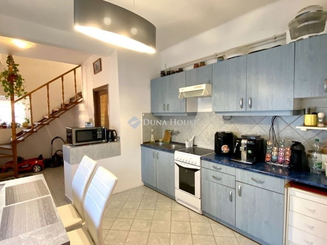 Eladó családi ház, Budapesten, XX. kerületben 32 M Ft, 4 szobás