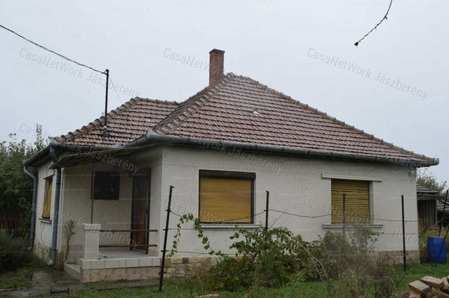 Eladó családi ház, Viszneken 10.9 M Ft, 1 szobás