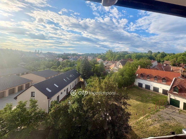 Eladó panellakás, Egerben 49.9 M Ft, 2+1 szobás