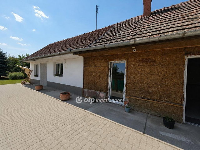 Eladó családi ház, Bugyin 51 M Ft, 3 szobás