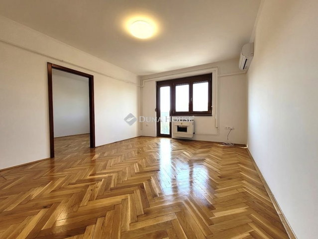 Eladó téglalakás, Mohácson 42 M Ft, 2 szobás
