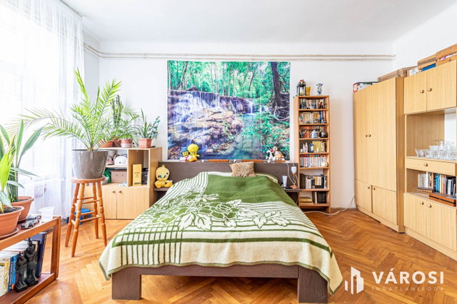 Eladó téglalakás, Szegeden 14 M Ft, 4 szobás