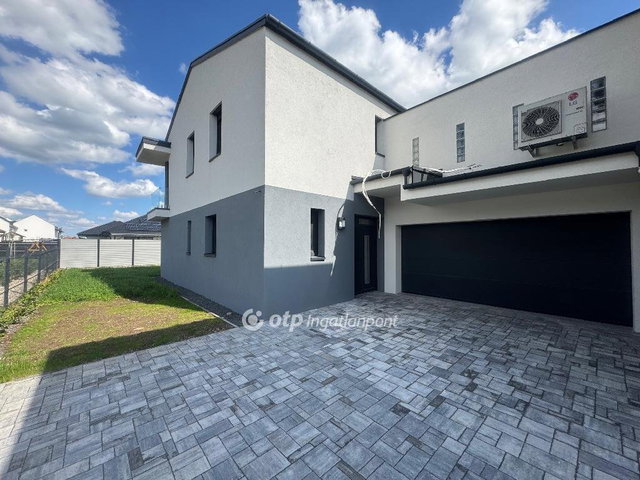 Eladó sorház, Velencén 199.8 M Ft, 5 szobás