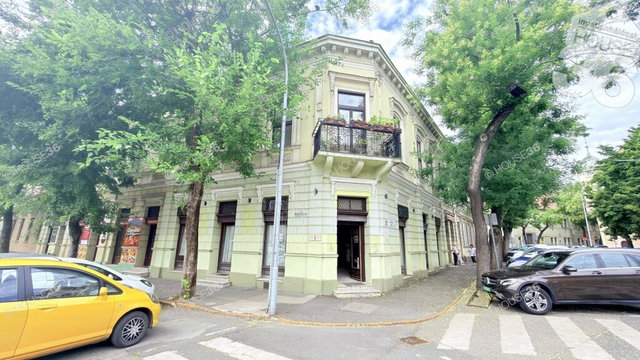 Eladó üzlethelyiség, Kecskeméten 199.9 M Ft