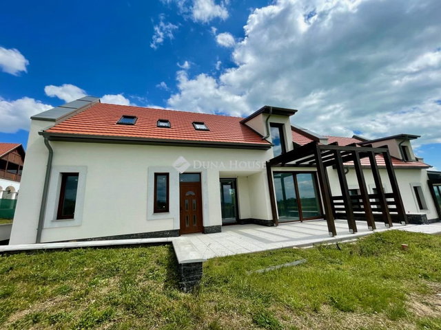 Eladó ikerház, Balatonfüreden 239 M Ft, 3 szobás