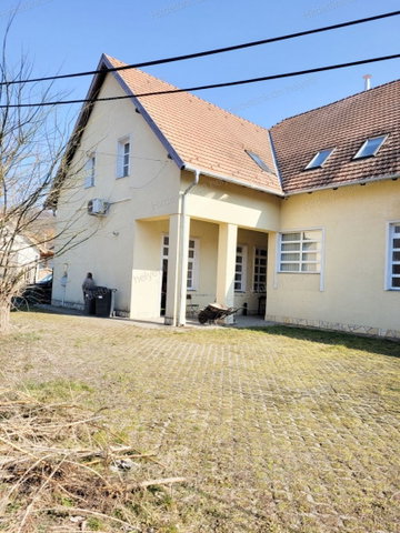 Eladó hotel, Kisnémediben 110 M Ft, 11 szobás