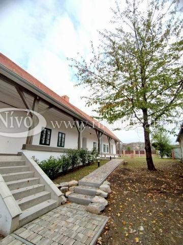 Eladó családi ház, Veszprémben 190 M Ft, 4 szobás