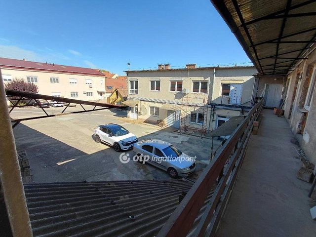 Eladó téglalakás, Egerben 69 M Ft, 3 szobás
