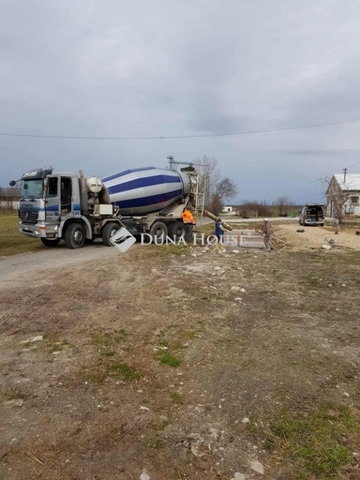 Eladó mezogazdasagi ingatlan, Mátyásdombon 325 M Ft