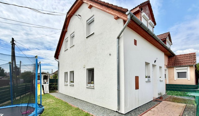 Eladó ikerház, Sárváron 74.9 M Ft, 3 szobás
