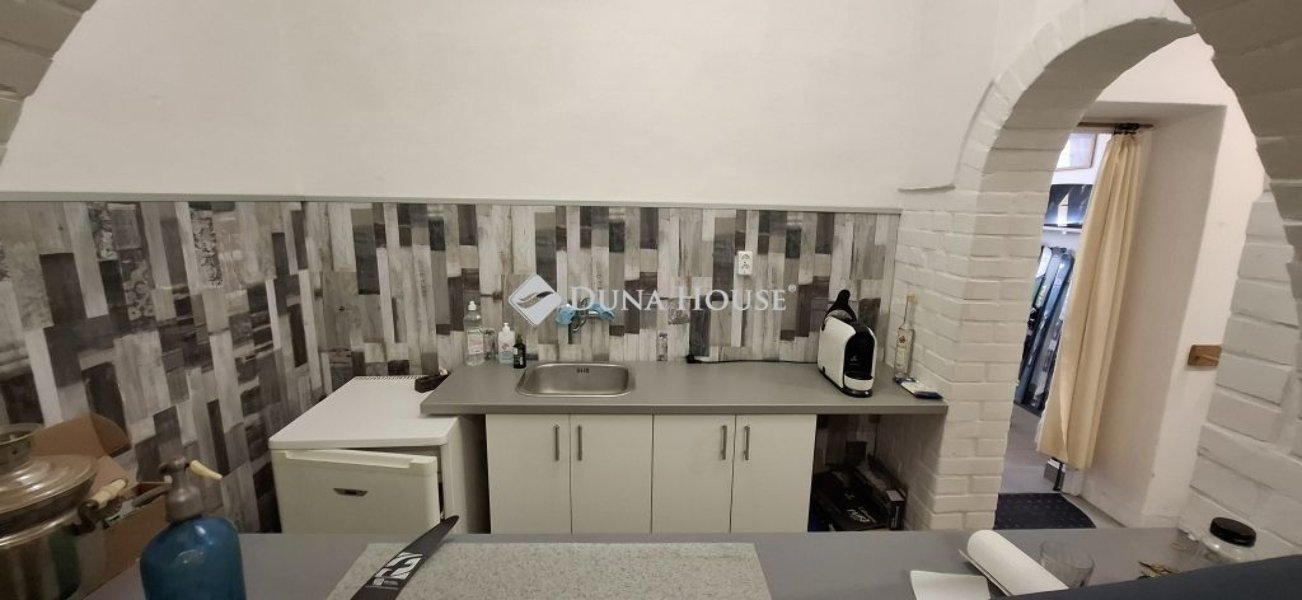 3 bed · 155m² · 82.000.000 ft