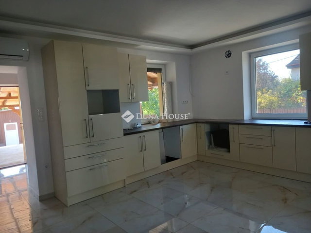 Eladó családi ház, Gyöngyösön 125 M Ft, 4 szobás
