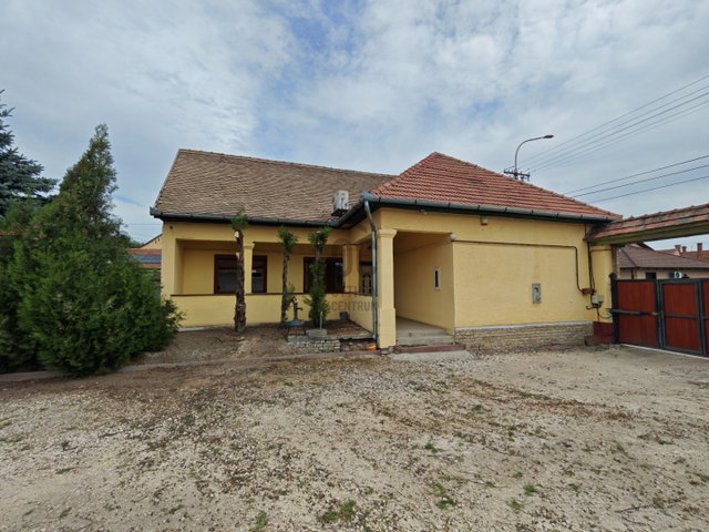 Eladó családi ház, Cegléden 82 M Ft, 2 szobás