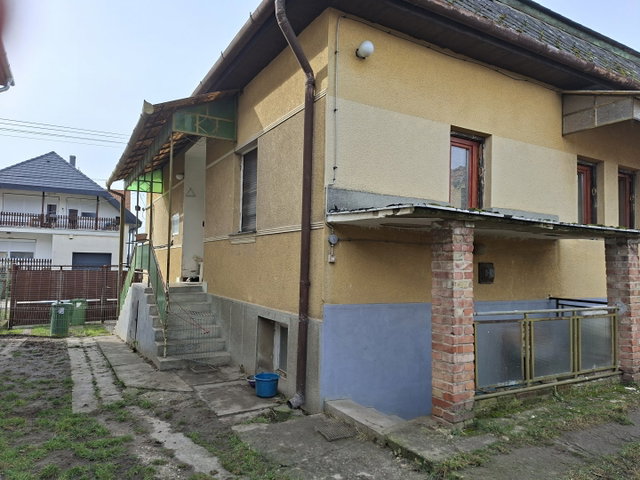 Eladó családi ház, Zsámbokon 45 M Ft, 3 szobás