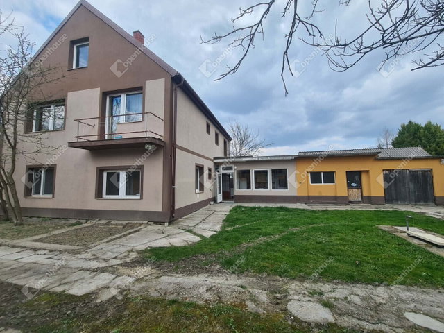 Eladó családi ház, Dunaszegen 129 M Ft, 7 szobás