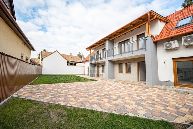Eladó családi ház, Szekszárdon 82 M Ft, 5 szobás