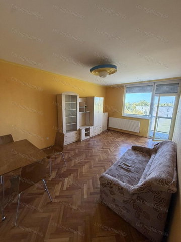 Eladó téglalakás, Tatabányán 39.9 M Ft, 2+1 szobás