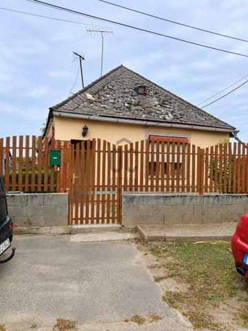 Eladó családi ház, Kocson 24.9 M Ft, 2 szobás