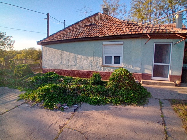Eladó családi ház, Baján 11 M Ft, 3 szobás
