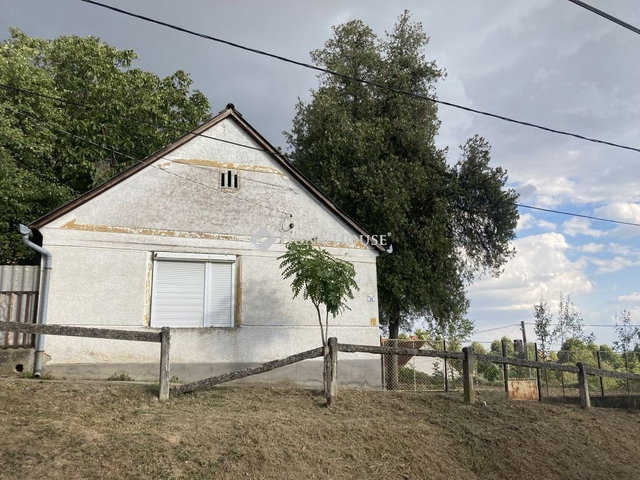 Eladó családi ház, Siklóson 28 M Ft, 3 szobás