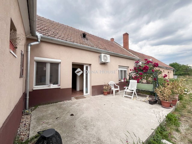 Eladó családi ház, Csöngén 18.9 M Ft, 3 szobás
