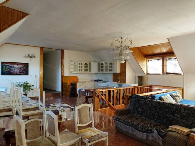 Eladó családi ház, Balatonmáriafürdőn 75 M Ft, 10 szobás