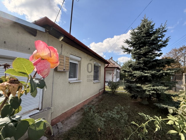 Eladó nyaraló, Gárdonyban 35 M Ft, 3 szobás