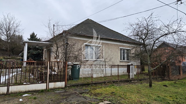 Eladó családi ház, Ózdon, Szigligeti utcában 11 M Ft, 5 szobás
