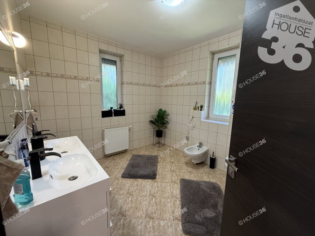 Eladó családi ház, Kecskeméten 149.9 M Ft, 4 szobás