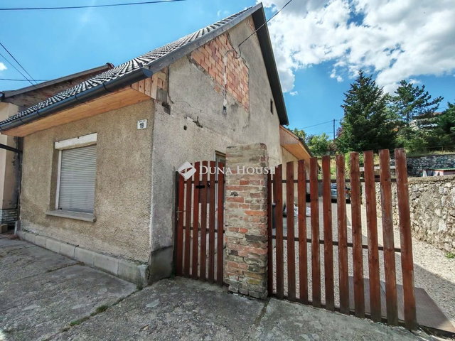 Eladó családi ház, Dorogon 59.9 M Ft, 7 szobás