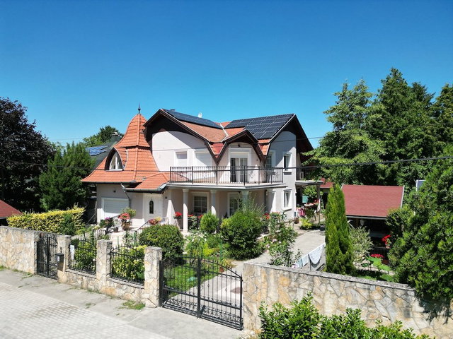 Eladó családi ház, Gödön 248 M Ft, 6 szobás