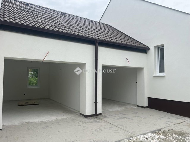 Eladó ikerház, Veresegyházon 115 M Ft, 4 szobás
