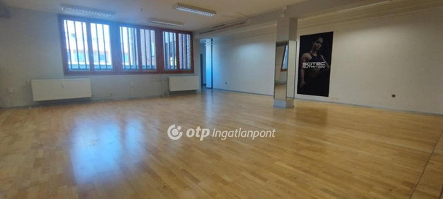 Kiadó üzlethelyiség, Szekszárdon 445 E Ft / hó