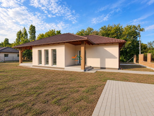 Eladó ikerház, Kiskunlacházán 89.9 M Ft, 4 szobás