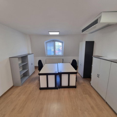 Kiadó iroda, Tatán 128 E Ft / hó, 1 szobás