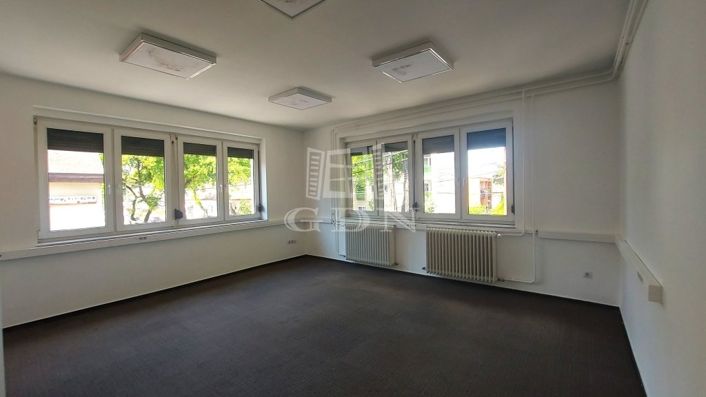 6 bed · 180m² · 550.000 ft