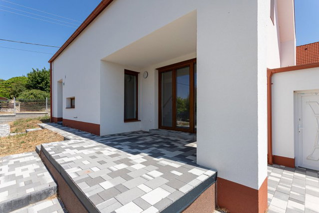 Eladó családi ház, Felsőörsön 129.99 M Ft, 4 szobás