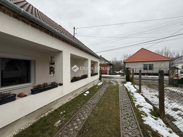 Eladó családi ház, Véneken 60 M Ft, 3 szobás