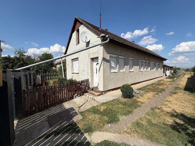 Eladó családi ház, Szerepen 26.9 M Ft, 2 szobás