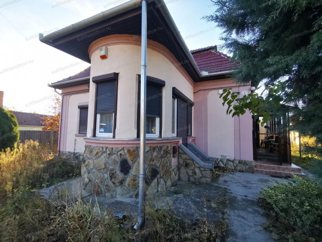 Eladó családi ház, Jászapátiban 23 M Ft, 2 szobás