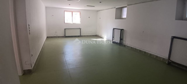 Eladó ipari ingatlan, Budaörsön 700 M Ft, 1 szobás