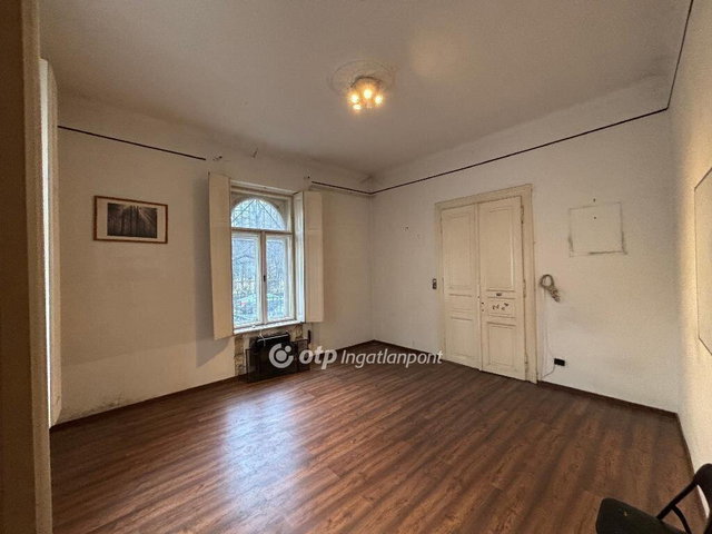 Eladó téglalakás, Budapesten, VI. kerületben 83.9 M Ft, 3 szobás