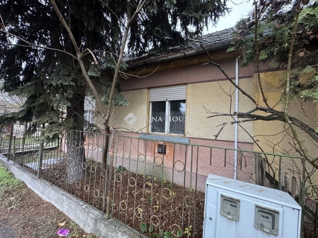 Eladó ikerház, Kecskeméten 34.99 M Ft, 2 szobás