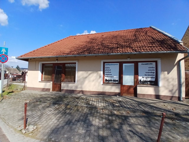 Eladó iroda, Siklóson 42 M Ft, 2 szobás / költözzbe.hu