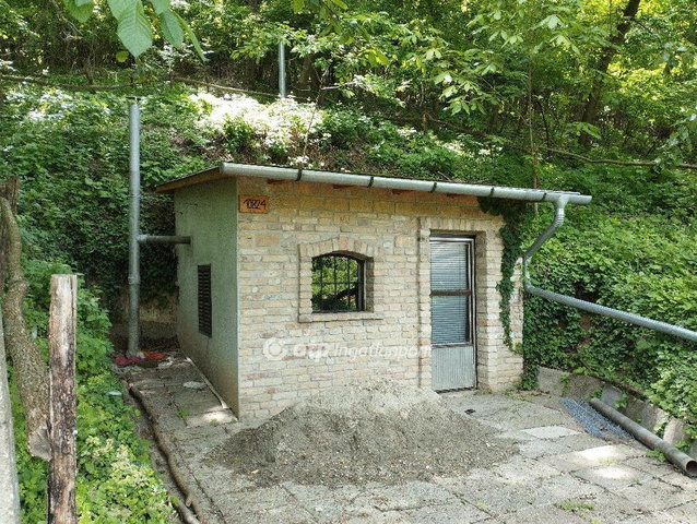 Eladó mezogazdasagi ingatlan, Szekszárdon 3.5 M Ft
