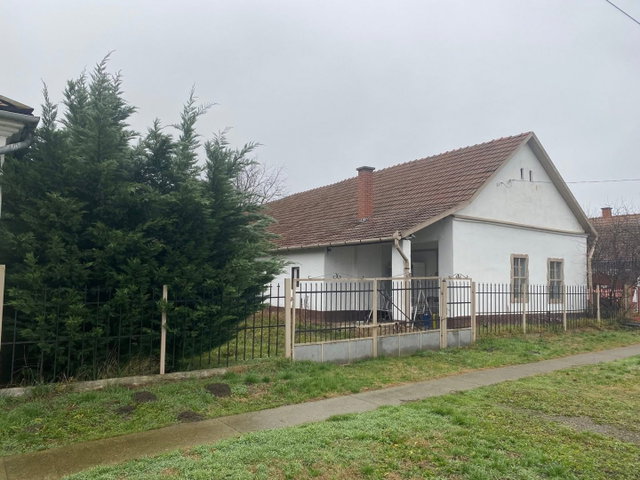 Eladó családi ház, Komádiban, Fő utcában 9.2 M Ft, 4 szobás