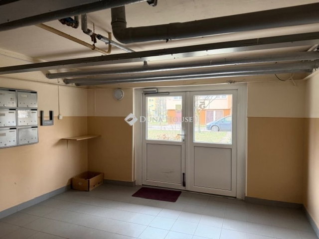 Eladó panellakás, Kecskeméten 47.99 M Ft, 2 szobás