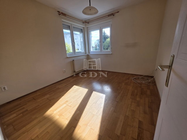 Eladó téglalakás, Veszprémben 78.9 M Ft, 3 szobás