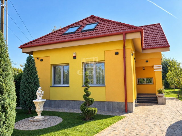 Eladó családi ház, Üllőn 155 M Ft, 6+2 szobás