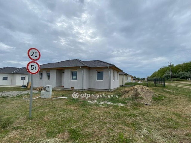 Eladó családi ház, Kecskeméten 90 M Ft, 4 szobás